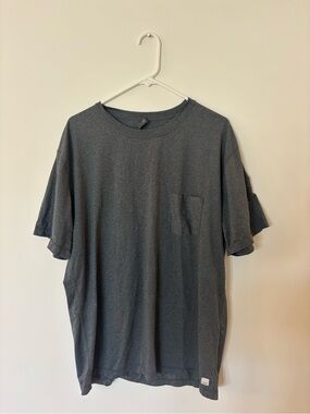 Vuori Short-Sleeve Pocket Tee in Charcoal